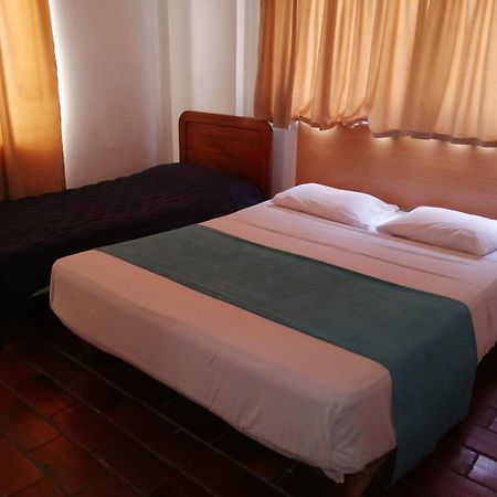 Hotel Del Oeste Cali Esterno foto