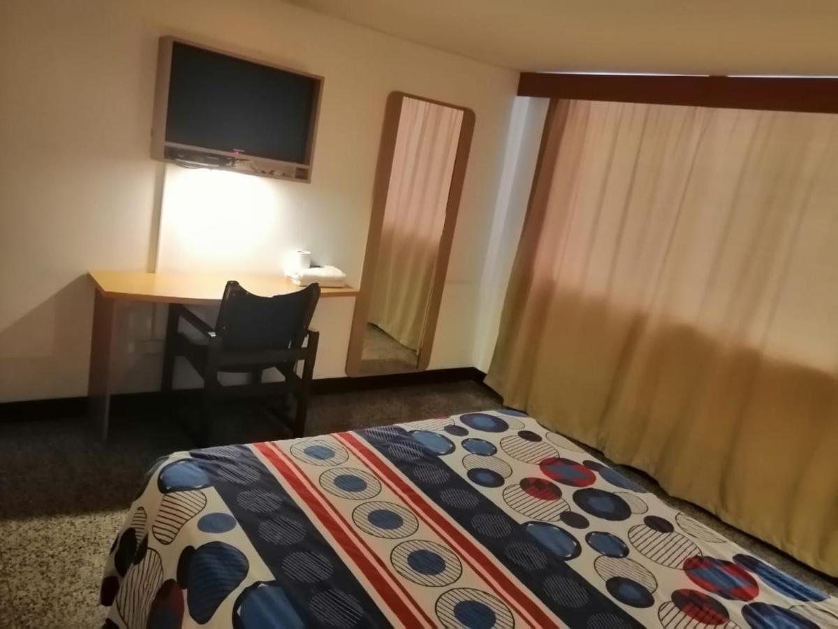 Hotel Del Oeste Cali Esterno foto