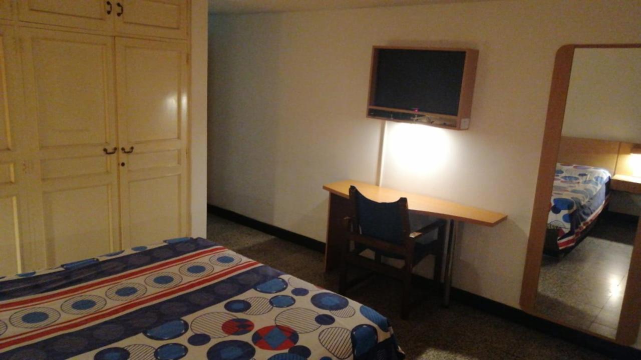 Hotel Del Oeste Cali Esterno foto