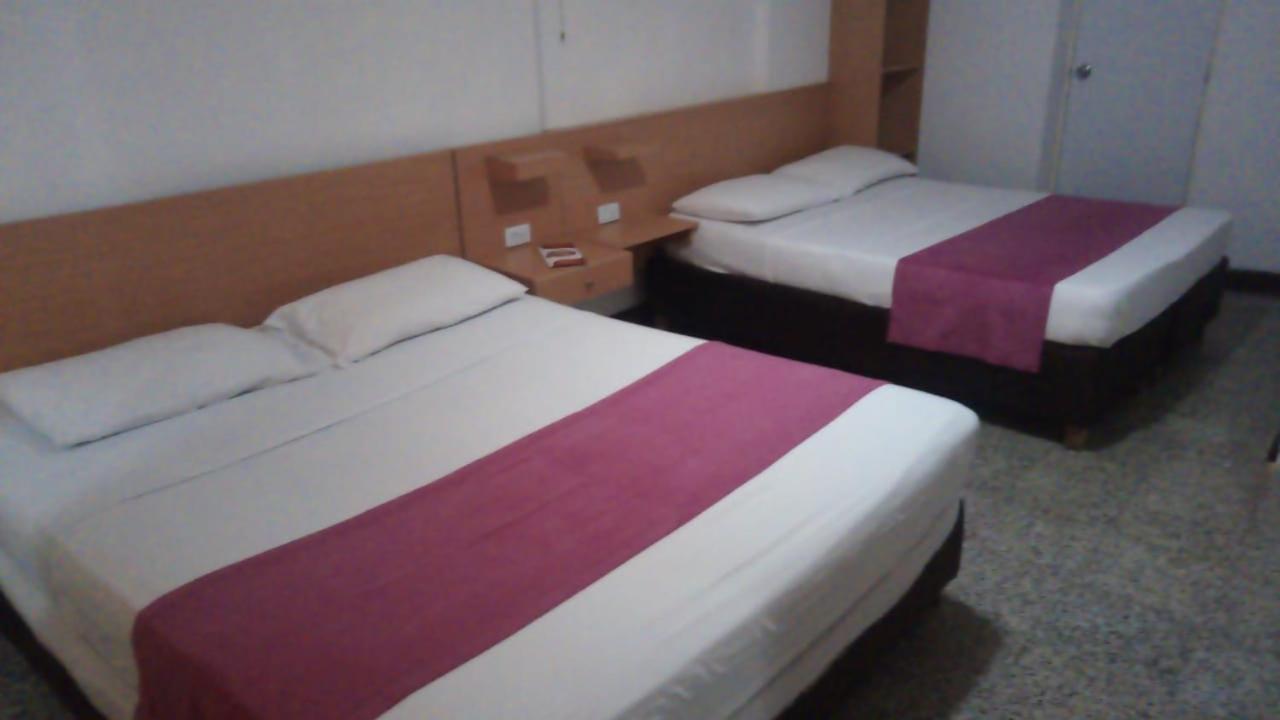 Hotel Del Oeste Cali Esterno foto